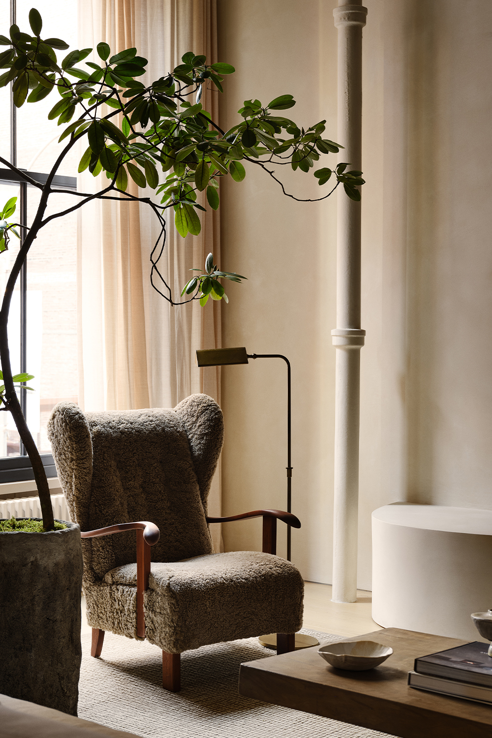 The picture above shows a vintage Fritz Hansen chair and a Florian ...
